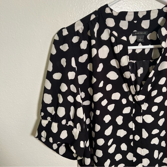 Ann Taylor Blouse Black White Dots S - Picture 5 of 12